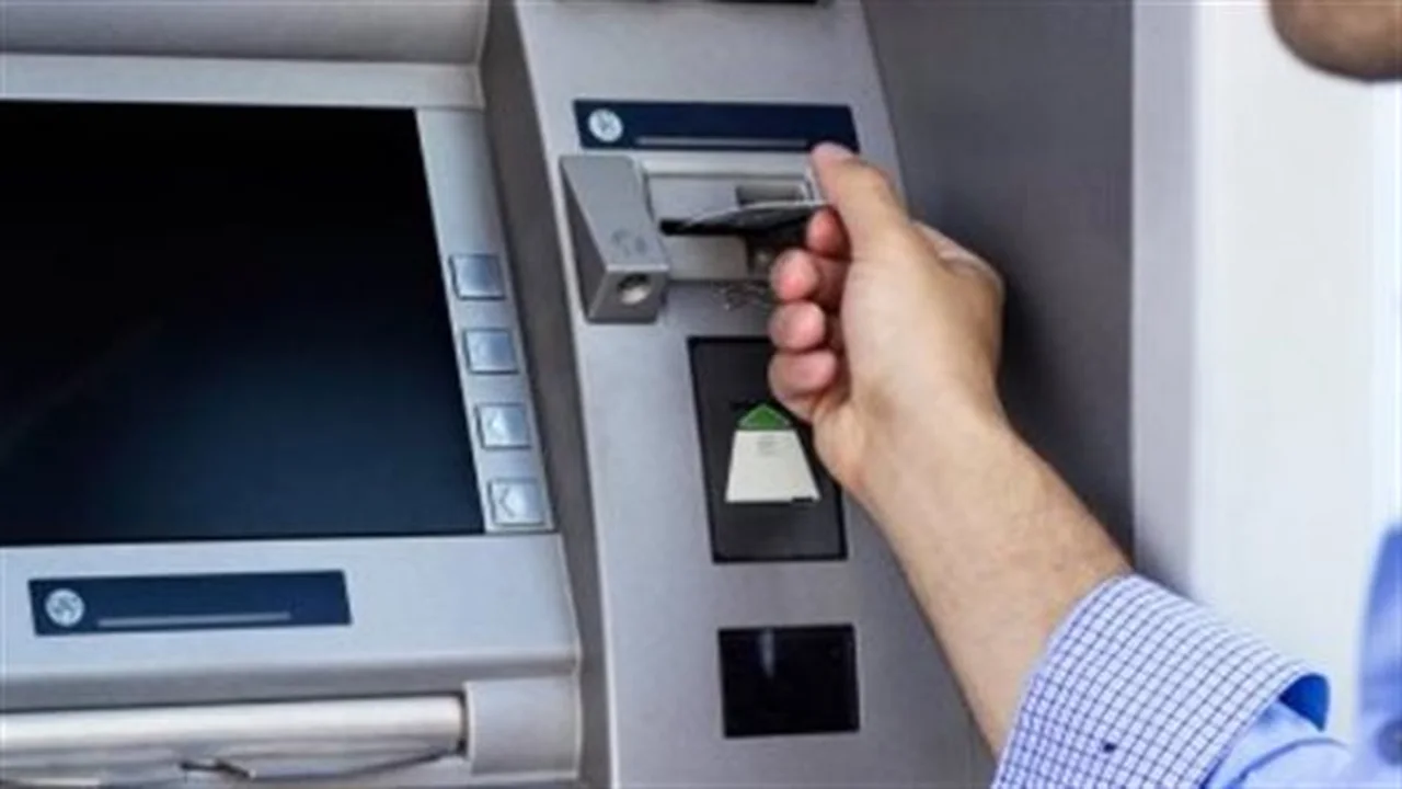 بدون بطاقة.. تحول جذري في خدمات ماكينات الصراف الآلي للبنوك المحلية